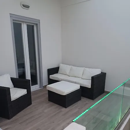 Thealos Aparthotel Azolimnos